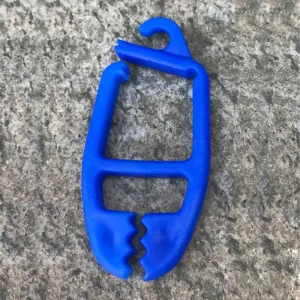 1 blå strumpklämma