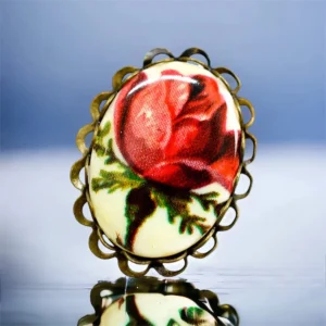 Vintage bronsring med en stor ros